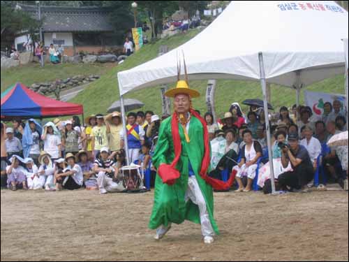 고유한 문화적 체험이 없다면, 축제의 매력은 떨어진다. 